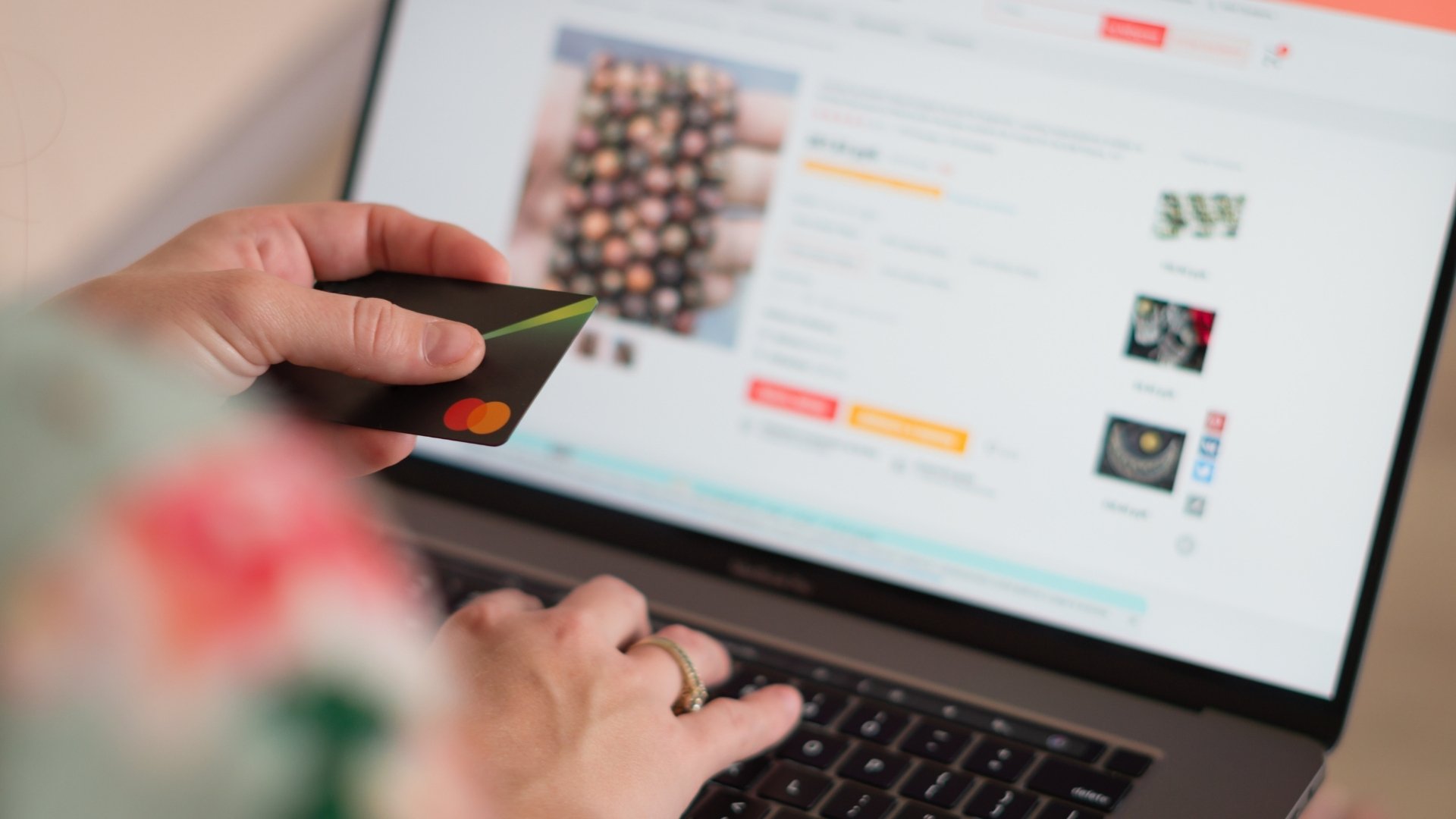 buyer entering credit card details in an ecommerce store