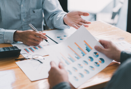 dentists presenting the data