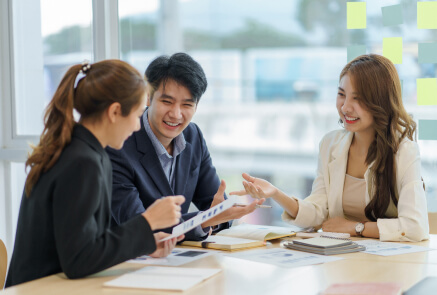 digital marketer talking to the dentist