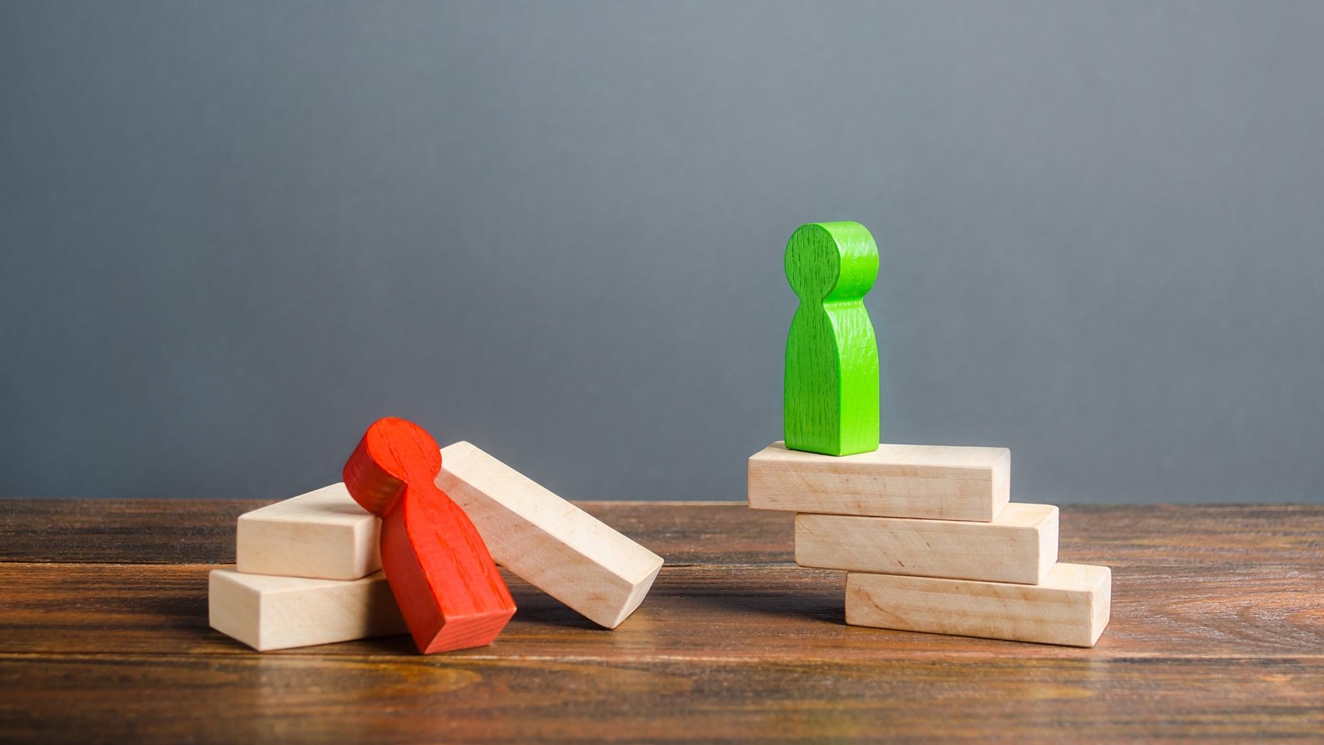 two wooden figures represents leadership skills and strategic thinking